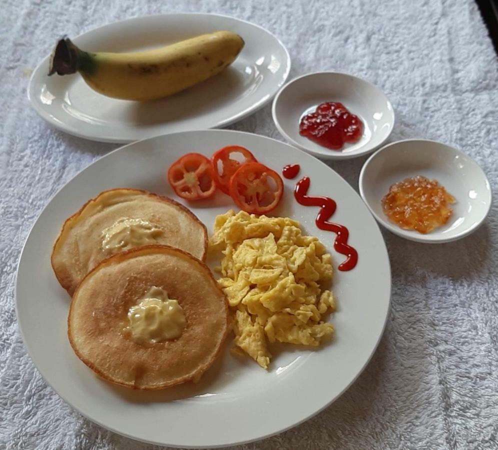 Jaijai'S Backpackers Inn Корон Екстериор снимка